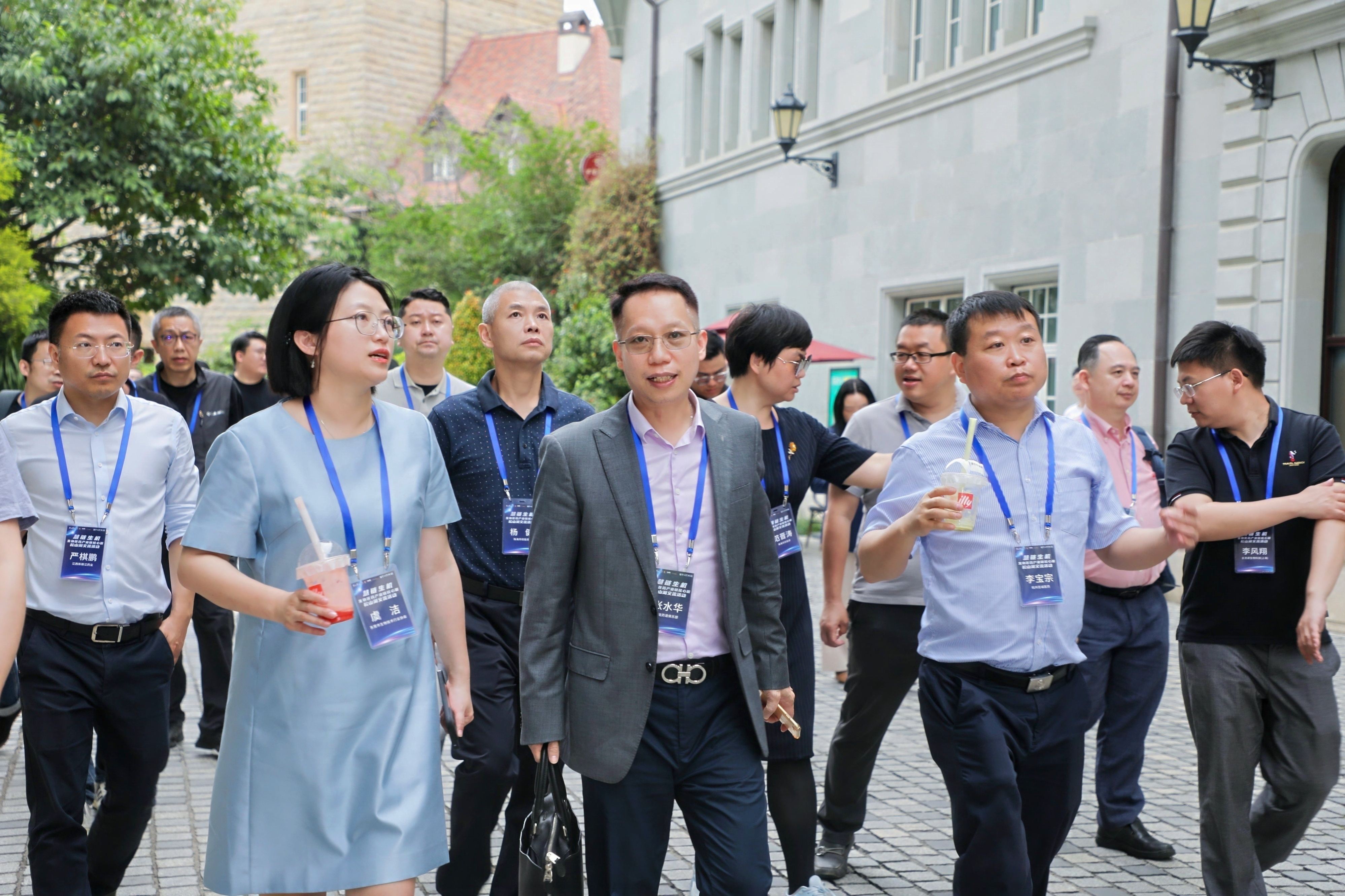 AI赋能生物医药,共绘产业未来——“慧链生机”生物医药产业链核心圈交流活动在松山湖圆满举行(图2) AI赋能生物医药,共绘产业未来——“慧链生机”生物医药产业链核心圈交流活动在松山湖圆满举行(图2)
