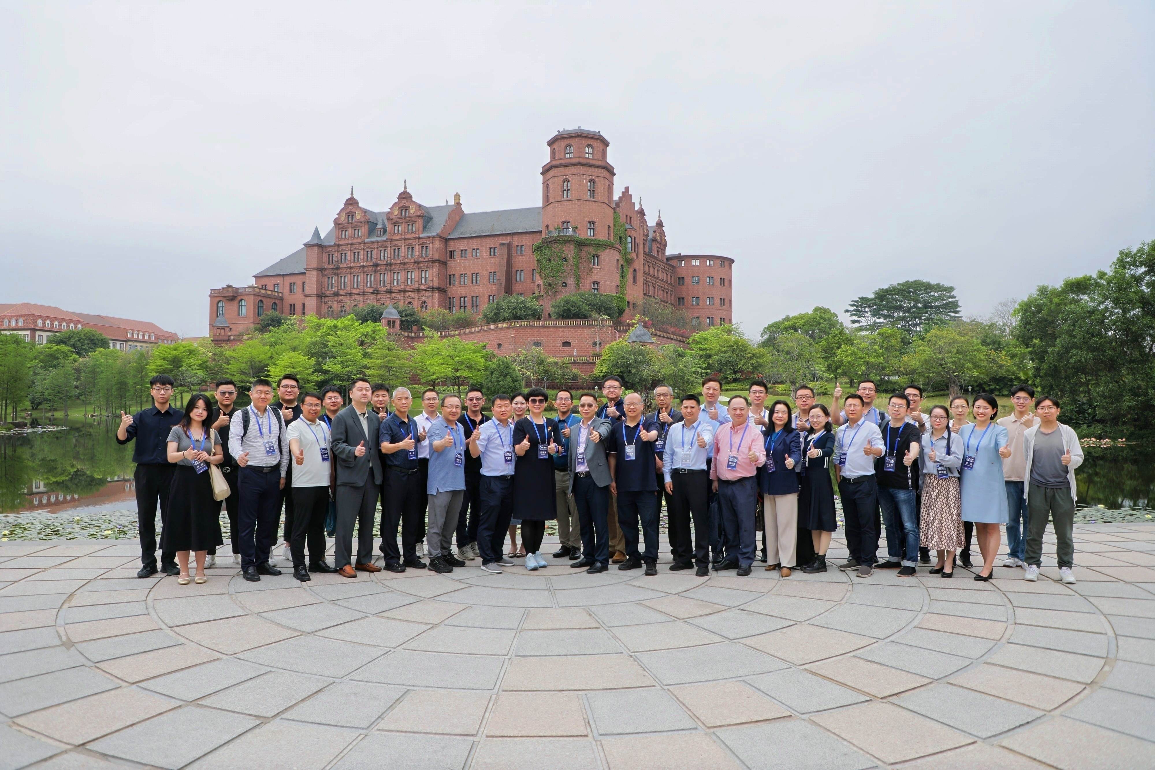 AI赋能生物医药,共绘产业未来——“慧链生机”生物医药产业链核心圈交流活动在松山湖圆满举行(图3) AI赋能生物医药,共绘产业未来——“慧链生机”生物医药产业链核心圈交流活动在松山湖圆满举行(图3)