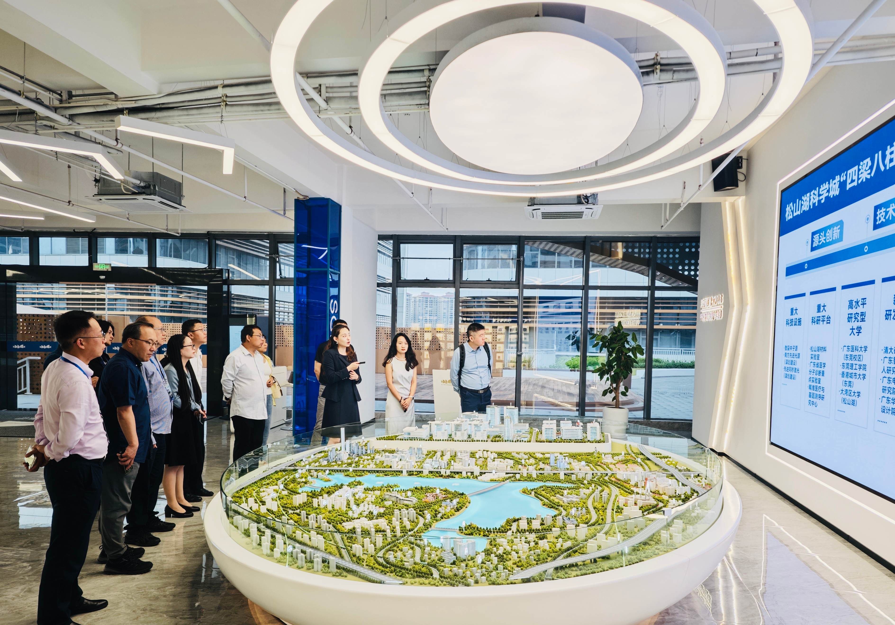 AI赋能生物医药,共绘产业未来——“慧链生机”生物医药产业链核心圈交流活动在松山湖圆满举行(图13) AI赋能生物医药,共绘产业未来——“慧链生机”生物医药产业链核心圈交流活动在松山湖圆满举行(图13)